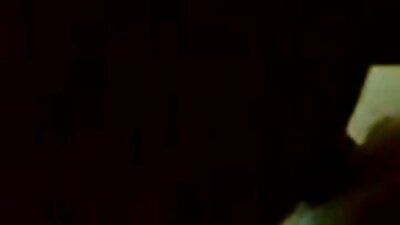 పెటిట్ అందగత్తె డార్లింగ్ ప్రస్తుతం కొన్ని ఇంద్రియాలకు సంబంధించిన ఆసన వినోదం కోసం డౌన్‌లో ఉంది