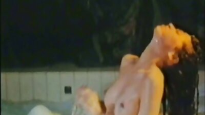 మస్సేర్ జానీ సిన్స్ పూజ్యమైన మహిళ కర్మ RX అదనపు సేవలను అందిస్తుంది