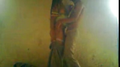అద్భుతమైన రష్యన్ యువకుడు పెద్ద పెక్కర్‌పై స్వారీ చేస్తున్నాడు
